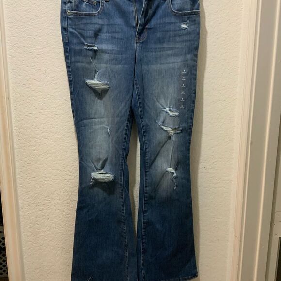 NWT Maurices Flare Mid Rise Denim Size 8 Jeans short inseam 31 - Picture 2 of 11